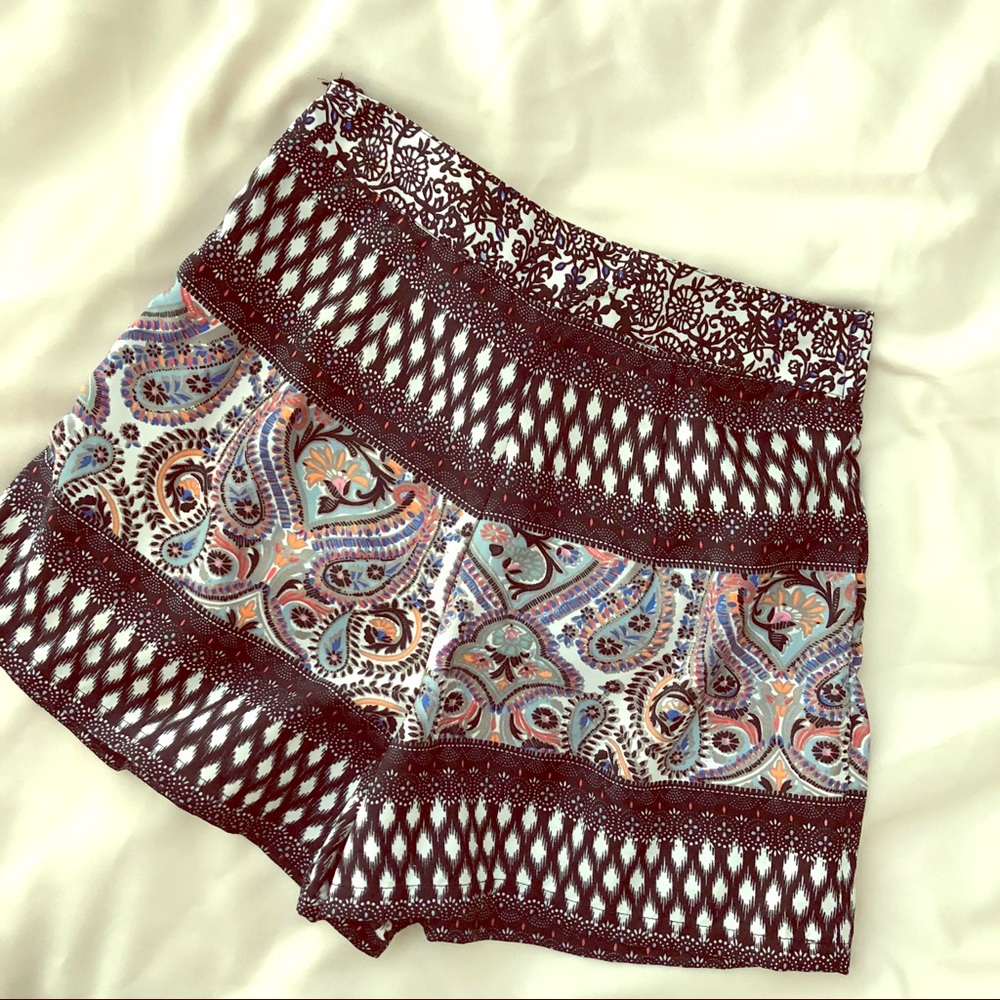 Multi print Boohoo brand shorts. NEW!